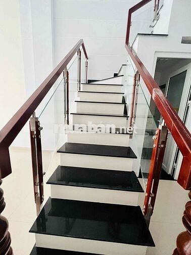 Nhà Hẻm Rộng Xe Tải DT 180m2 1Trệt 2Lầu 4Pn 4Wc Gần Chợ Cầu Đồng