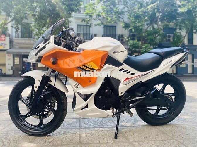 Xe máy màu Trắng Cam, chất liệu Kim loại Nhựa