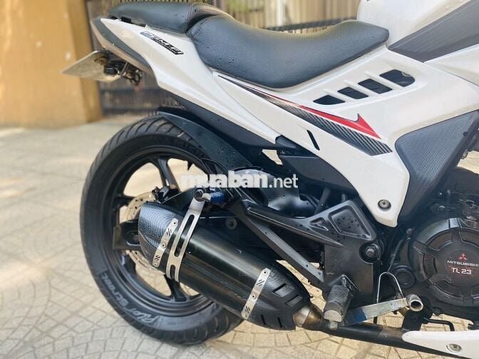 Xe máy màu Trắng Cam, chất liệu Kim loại Nhựa