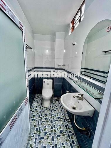 Nhà Mới Sạch Sẻ DT 4x16 1Trệt 1Lửng 2Pn 2Wc Sân Rộng Gần Chợ Cầu Đồng