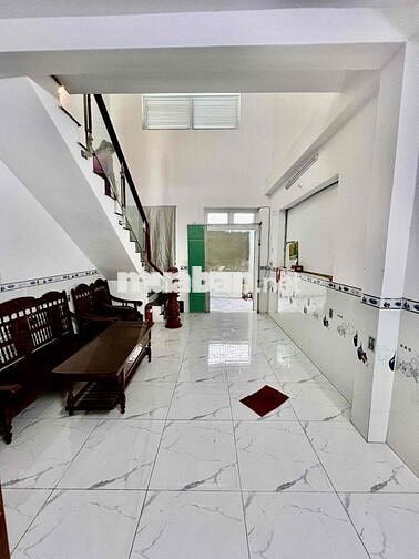 Nhà Mới Sạch Sẻ DT 4x16 1Trệt 1Lửng 2Pn 2Wc Sân Rộng Gần Chợ Cầu Đồng