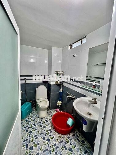 Nhà Mới Sạch Sẻ DT 4x16 1Trệt 1Lửng 2Pn 2Wc Sân Rộng Gần Chợ Cầu Đồng