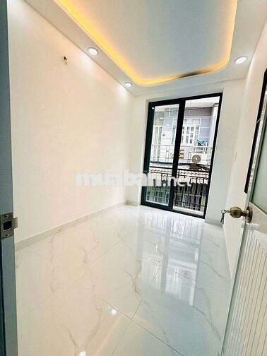 Bán nhà view góc thoáng mát 136 Nguyễn Thị Tần P2 Q8