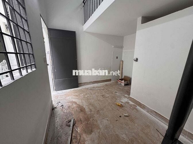 DÃY PHÒNG TRỌ MỚI XÂY NẰM ĐỐI DIỆN ETOWN THUẬN TIỆN QUA NHÀ GA T3