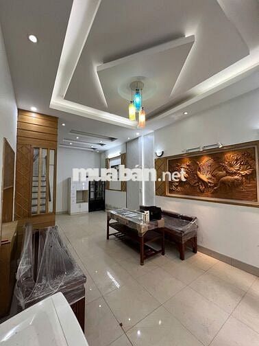 Cho thuê nhà, 90m2, 3 tầng 5 ngủ, sân vườn, Thanh Xuân