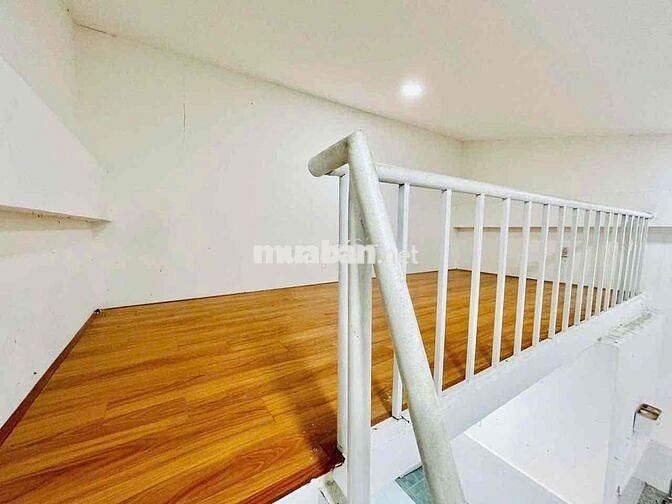 PHÒNG BAN CÔNG MỚI XÂY GIÁ RẺ CÓ MÁY LẠNH - THANG MÁY - MẶT TIỀN ĐƯƠNG