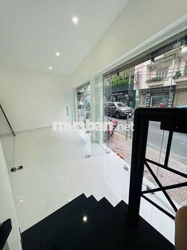 Cho thuê nhà mặt tiền đường Cộng Hòa, dt 8x20 trệt 2 lầu