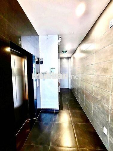 NHÀ ĐẸP ỐP KÍNH -Thăng Long P4 Q.TB - 4,5 x 20m có thang máy