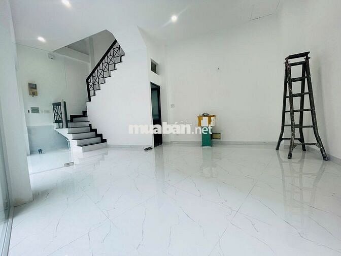 Cho thuê nhà mặt tiền đường Cộng Hòa, dt 8x20 trệt 2 lầu