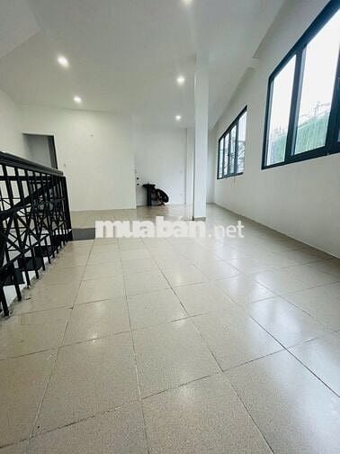 Cho thuê nhà mặt tiền đường Cộng Hòa, dt 8x20 trệt 2 lầu