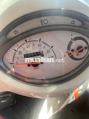 Xe lướt Attila 50cc 2024 màu trắng đi 2300km
