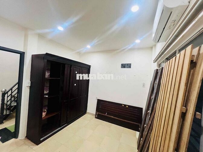 Cho thuê nhà nguyên căn có nội thất 3 tầng Tô Hiến Thành Q10 2PN 2WC