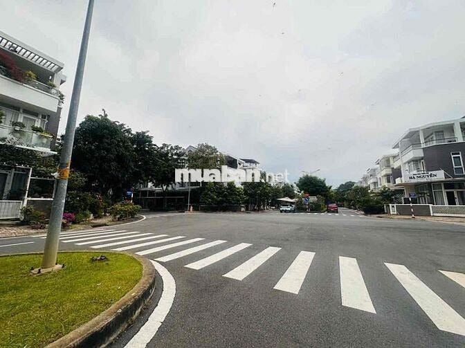 *** căn biệt thue đơn lập khu JGS ngang 9m1 giá cực tốt