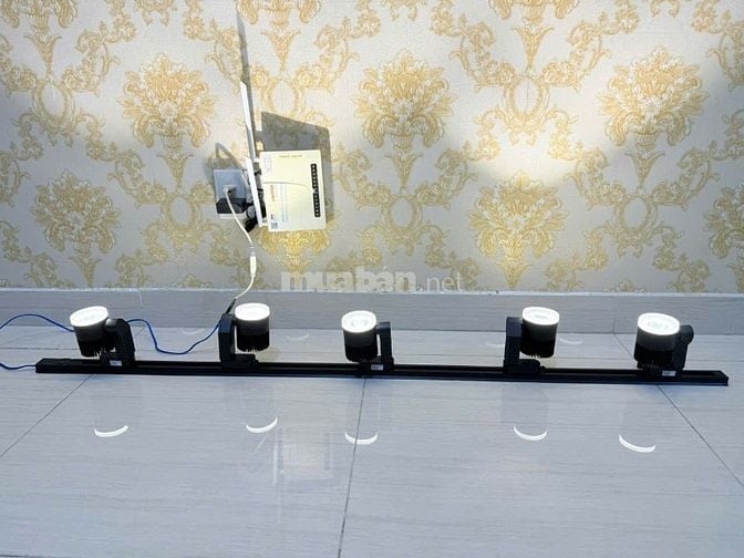 Đèn rọi ray Verona Lighting đen 12W/bóng (5 bóng)