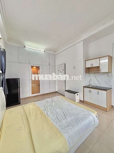 STUDIO BAN CÔNG, CỬA SỔ THOÁNG, FULL NỘI THẤT GẦN NGÃ TƯ HÀNG XANH