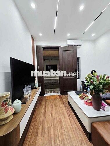 Tập thể phố Chùa Láng, đống Đa. 2n 2vs. Giá 3.98 tỷ