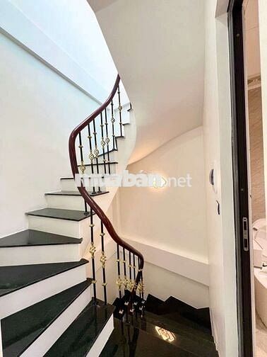 VĂN CAO, TRUNG TÂM BA ĐÌNH - NHÀ MỚI ĐẸP Ở NGAY- CỰC GẦN Ô TÔ, GIÁ TỐT