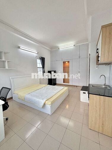 STUDIO BAN CÔNG, CỬA SỔ THOÁNG, FULL NỘI THẤT GẦN NGÃ TƯ HÀNG XANH