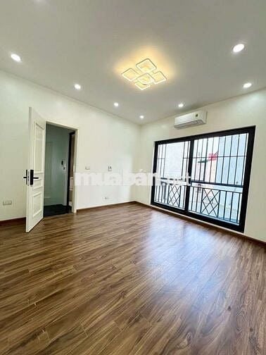 VĂN CAO, TRUNG TÂM BA ĐÌNH - NHÀ MỚI ĐẸP Ở NGAY- CỰC GẦN Ô TÔ, GIÁ TỐT