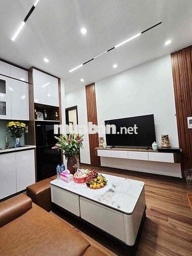 Tập thể phố Chùa Láng, đống Đa. 2n 2vs. Giá 3.98 tỷ