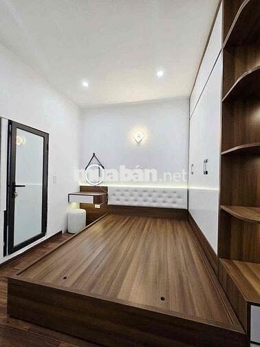 Tập thể phố Chùa Láng, đống Đa. 2n 2vs. Giá 3.98 tỷ