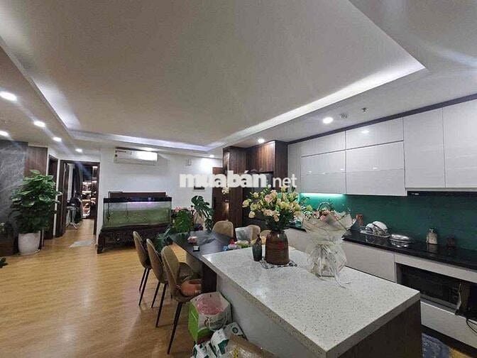 Mặt phố T1 !TT Thành Công , ô tô đỗ cửa, nhà đi 2 lối , KD , 130 m213