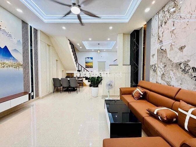 Cần thanh lí gấp căn nhà  1 / đường Phạm Thế Hiển 1🧄650