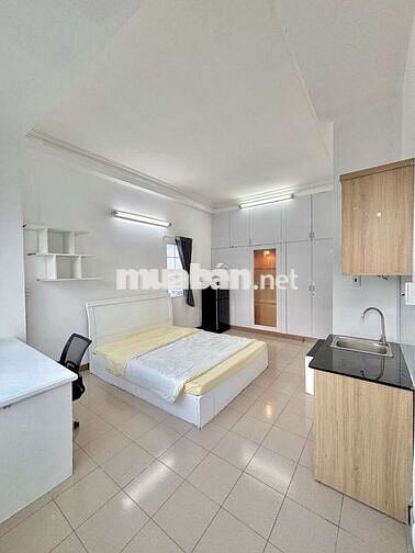 STUDIO BAN CÔNG, CỬA SỔ THOÁNG, FULL NỘI THẤT GẦN NGÃ TƯ HÀNG XANH