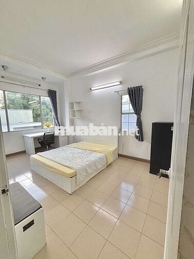 STUDIO BAN CÔNG, CỬA SỔ THOÁNG, FULL NỘI THẤT GẦN NGÃ TƯ HÀNG XANH