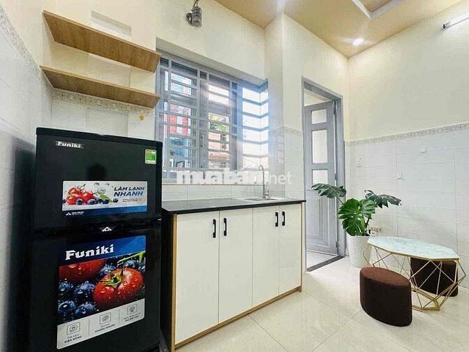 Trống phòng BAN CÔNG - Full NỘI THẤT - Ngay toà nhà Viettel Quận 3