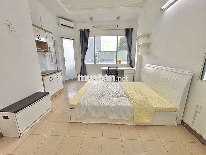 STUDIO BAN CÔNG, CỬA SỔ THOÁNG, FULL NỘI THẤT GẦN NGÃ TƯ HÀNG XANH