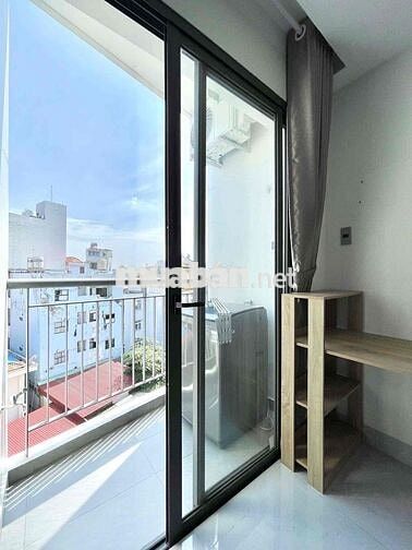 STUDIO BAN CÔNG - FULL NỘI THẤT - ĐI BỘ QUA ĐH VLU CS3