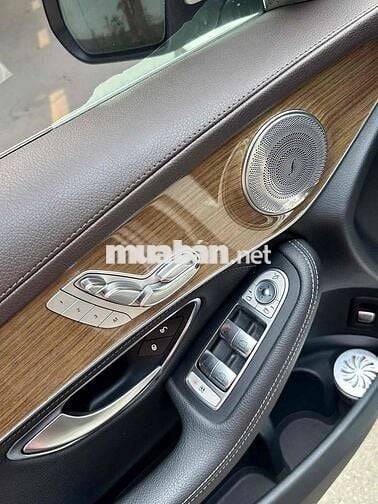 Mercedes Benz GLC250 4Matic sx 2016 màu trắng