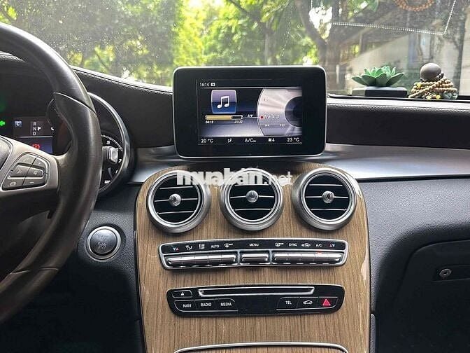 Mercedes Benz GLC250 4Matic sx 2016 màu trắng