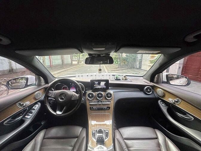 Mercedes Benz GLC250 4Matic sx 2016 màu trắng