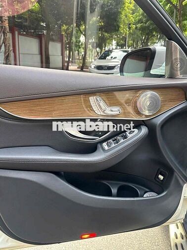 Mercedes Benz GLC250 4Matic sx 2016 màu trắng