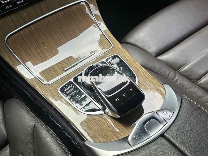 Mercedes Benz GLC250 4Matic sx 2016 màu trắng