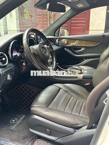 Mercedes Benz GLC250 4Matic sx 2016 màu trắng