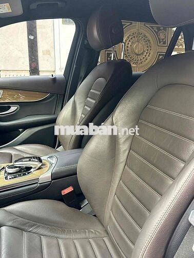 Mercedes Benz GLC250 4Matic sx 2016 màu trắng