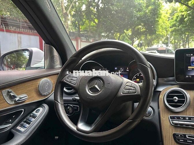 Mercedes Benz GLC250 4Matic sx 2016 màu trắng