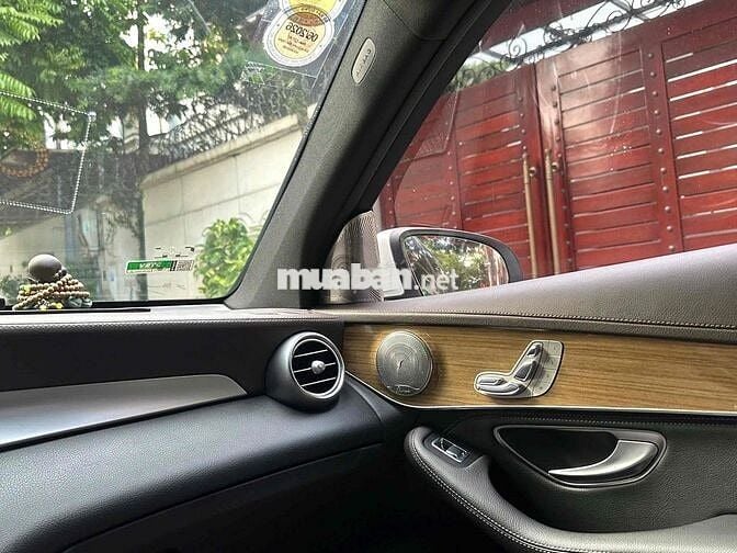 Mercedes Benz GLC250 4Matic sx 2016 màu trắng