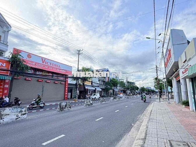 Chủ Gũi Bán Căn Nhà Mặt Tiền Lê Hồng Phong Phước Long Nha Trang