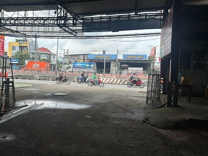 Cho thuê Mặt bằng QL1A Q12 550m2 thông thoáng, có điện 3 pha, có VP