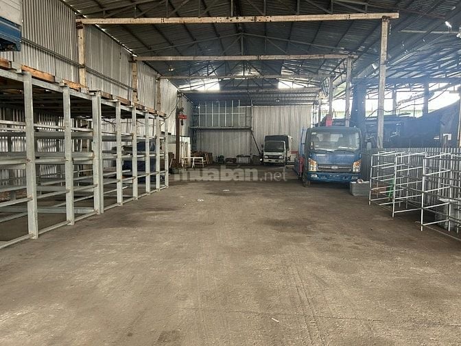 Cho thuê Mặt bằng QL1A Q12 550m2 thông thoáng, có điện 3 pha, có VP