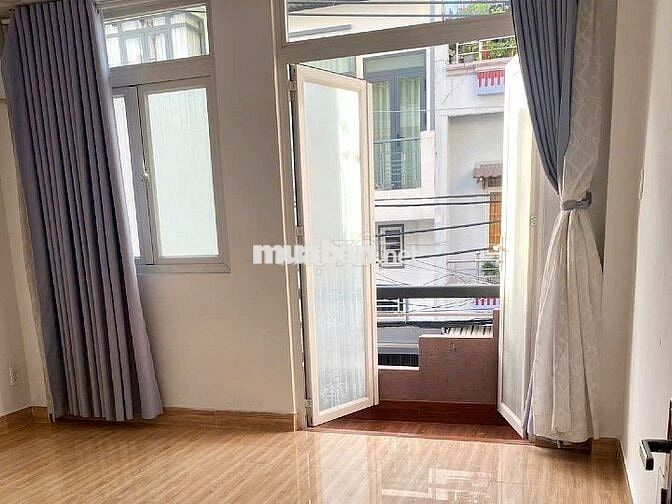 Cho thuê nhà 1 lầu 3 phòng ngủ hẻm xe hơi Phú Định