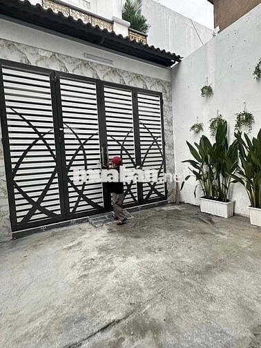 nhà 2 lầu nở hậu 5,5x 15 hẻm 6 m 1/ nguyễn thi đăng. TTH Q12