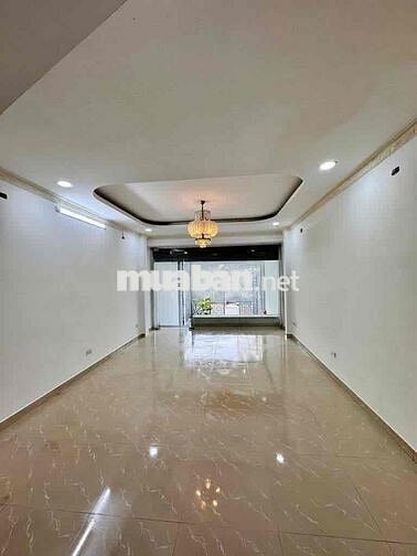 Cho thuê nhà mặt tiền đường Chợ Lớn P11 Q6