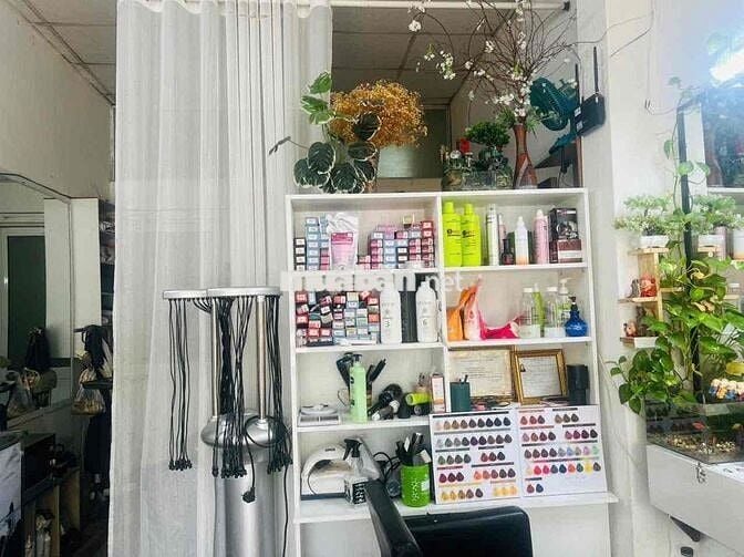 Cần sang tiệm tóc nhỏ, khách ổn định, ngay chợ