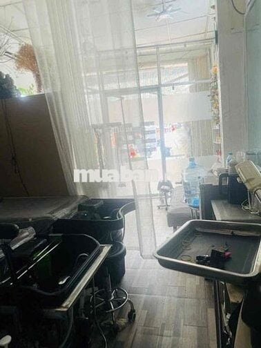 Cần sang tiệm tóc nhỏ, khách ổn định, ngay chợ
