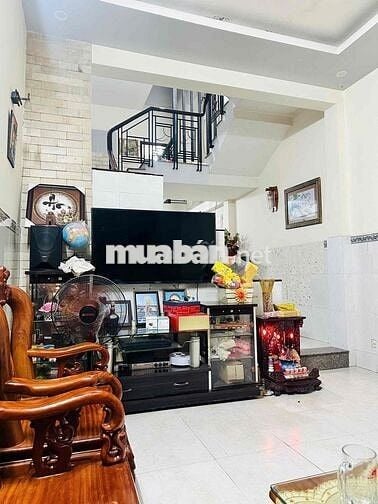 Nhà mặt tiền trệt 2 lầu 4*25; có sân đậu xe hơi tiện KD